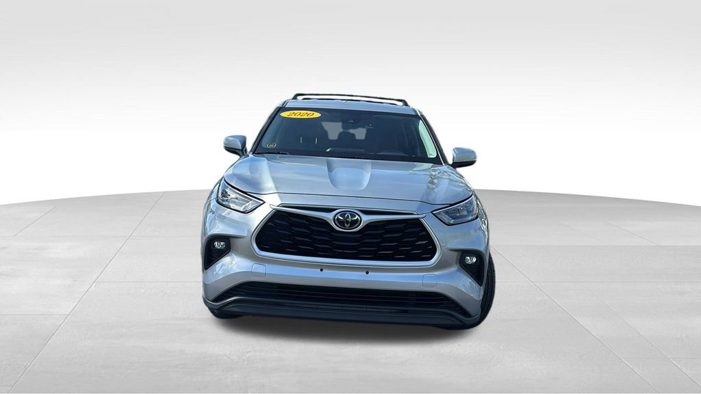 Used 2020 Toyota Highlander LE image 2