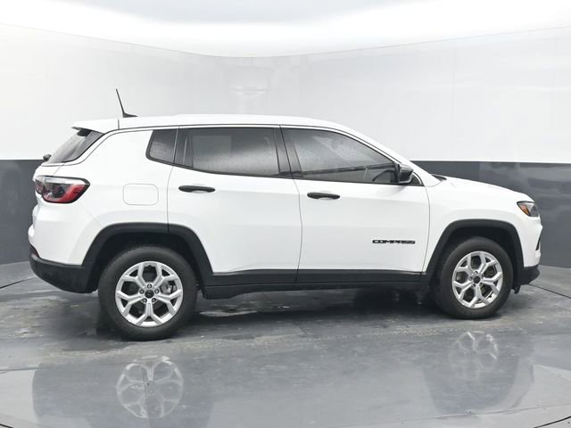 Used 2025 Jeep Compass Sport image 6