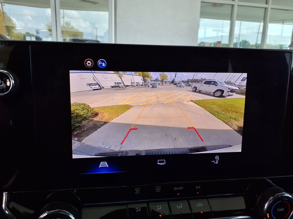 Used 2025 Chevrolet Colorado W/T w/ Advanced Trailering Package AWD/4WD image 29