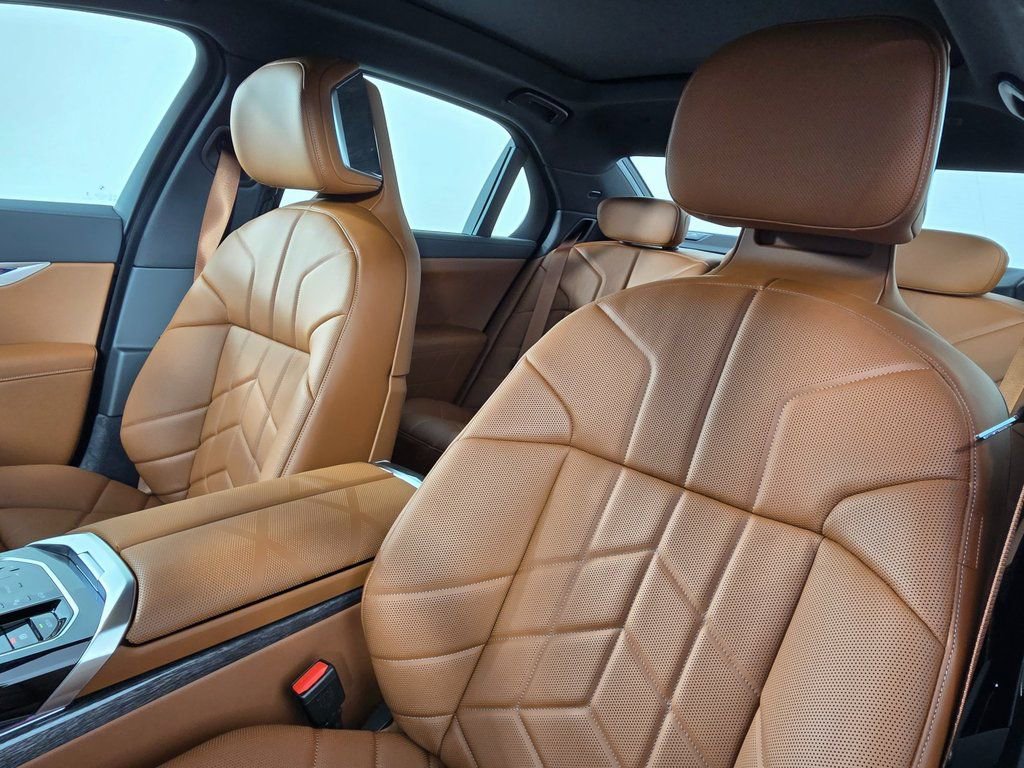 New 2026 BMW 750e xDrive image 15