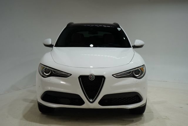 Used 2023 Alfa Romeo Stelvio Ti AWD/4WD image 3