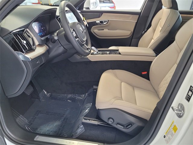 New 2026 Volvo XC90 B5 Plus w/ Protection Package image 5