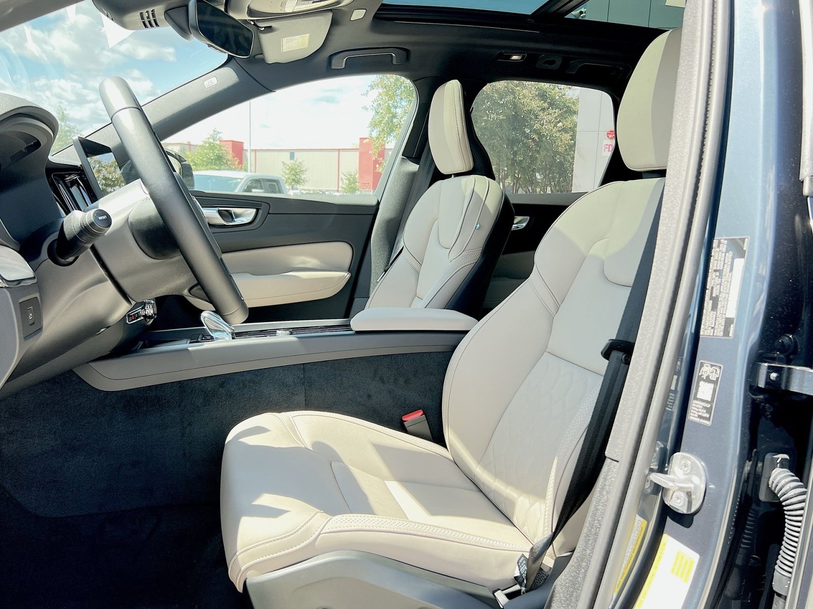 New 2026 Volvo XC60 B5 Plus w/ Protection Package Premier AWD/4WD image 21