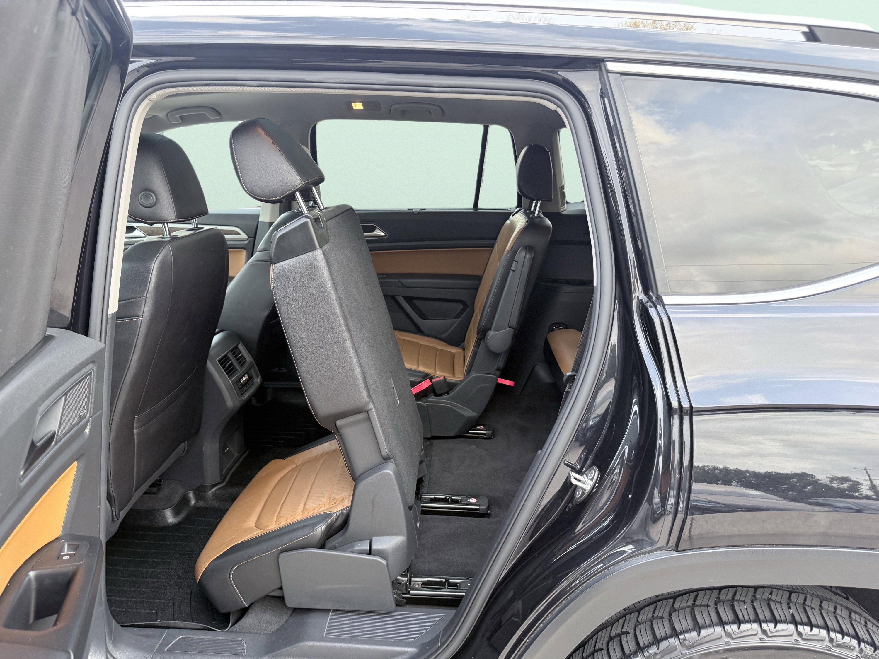 Used 2018 Volkswagen Atlas SEL Premium image 38