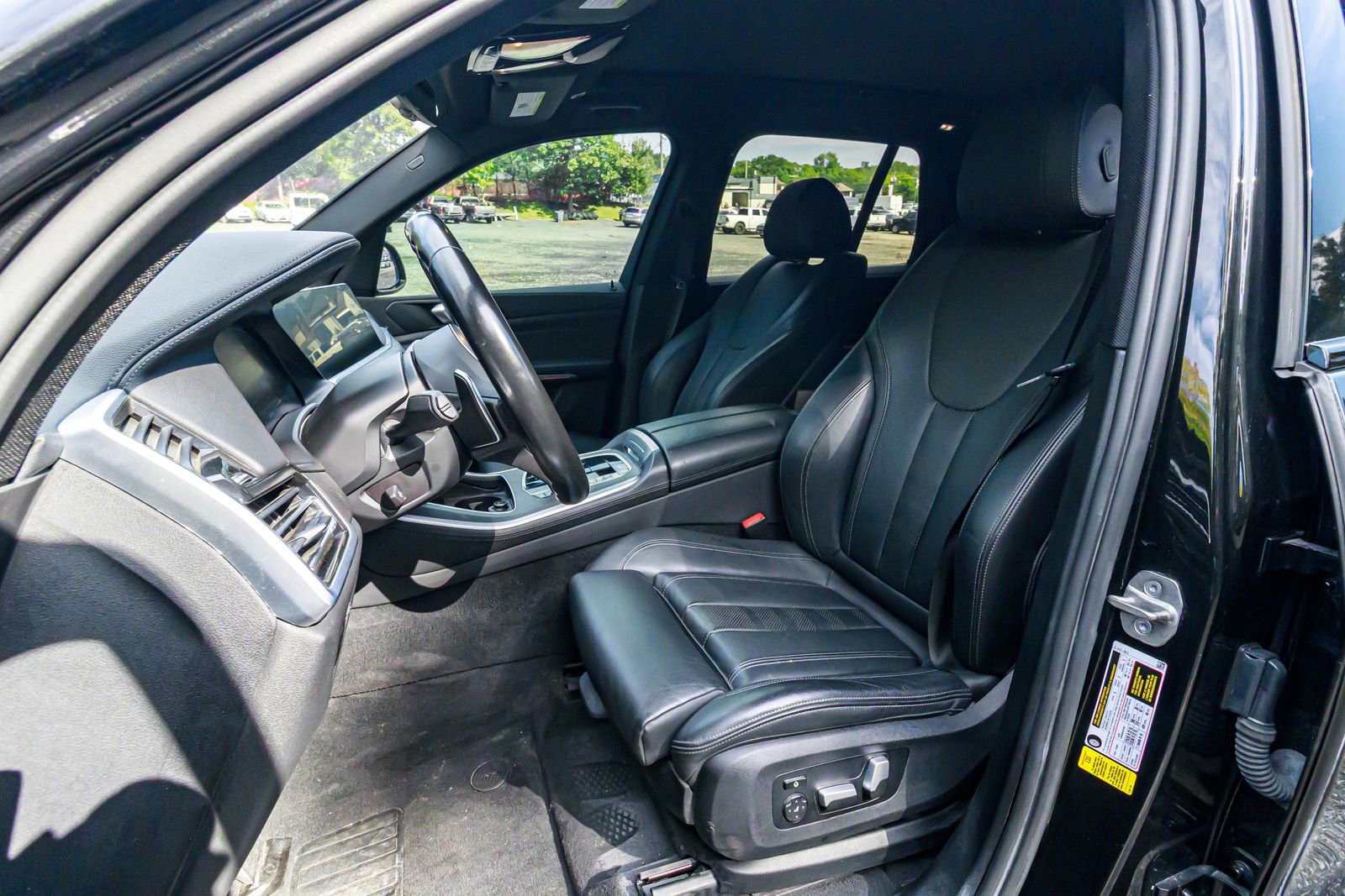 Used 2022 BMW X5 sDrive40i w/ M Sport Package RWD image 13
