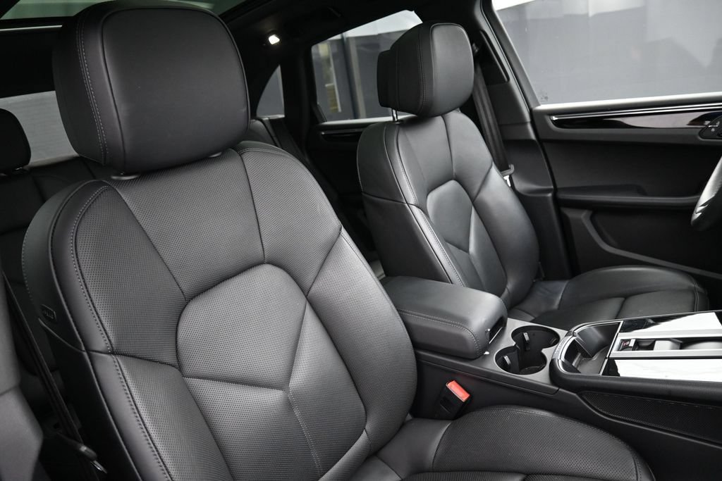 Certified 2026 Porsche Macan AWD/4WD image 28