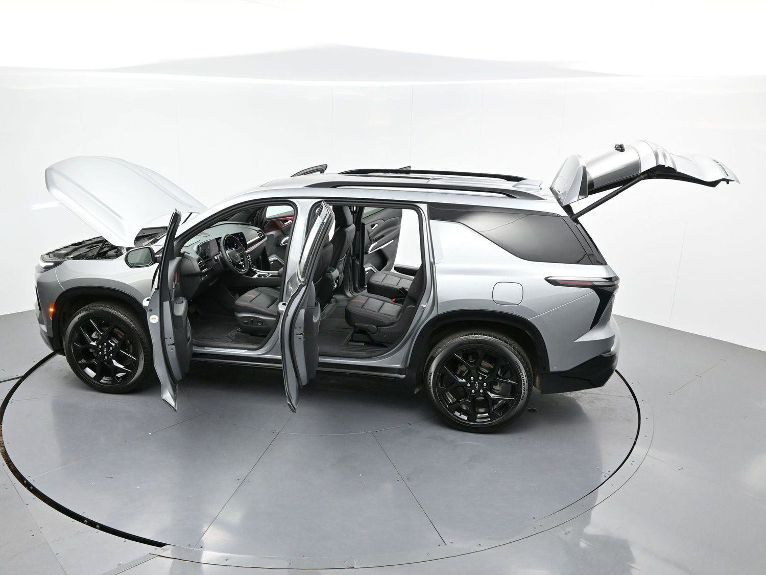 Used 2024 Chevrolet Traverse RS w/ LPO, Floor Liner Package image 47