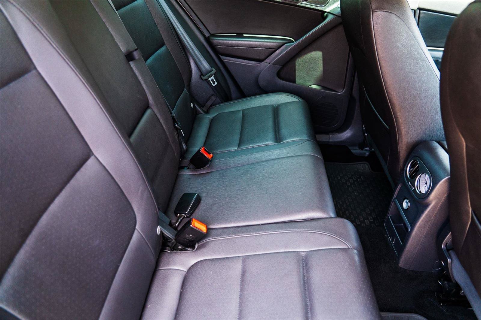 Used 2014 Volkswagen Tiguan SE FWD image 23