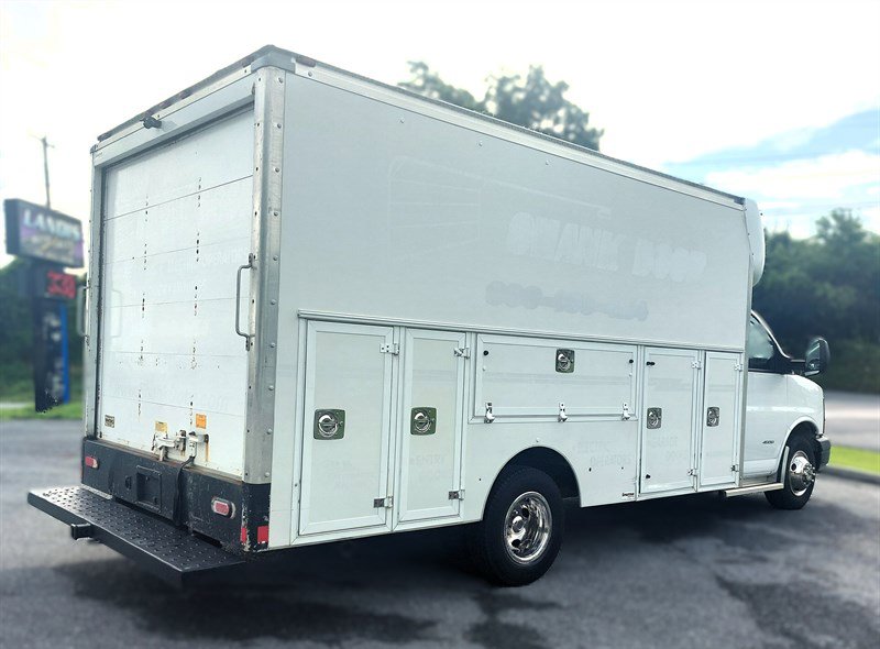 Used 2017 Chevrolet Express 4500 image 5