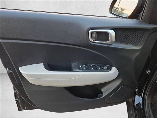 Used 2025 Hyundai Venue SEL FWD image 10