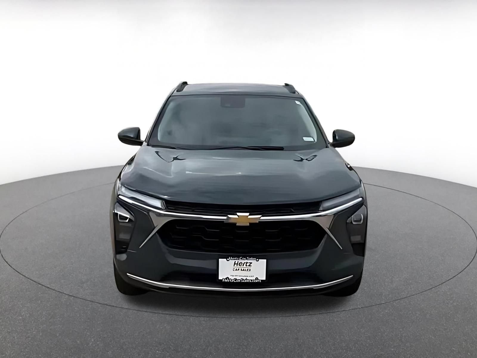 Used 2025 Chevrolet Trax LT FWD image 4