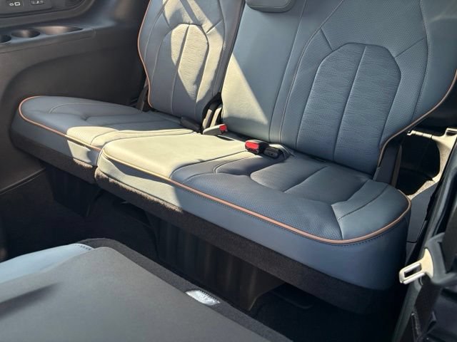 New 2027 Chrysler Pacifica Pinnacle w/ Theater Group FWD image 14