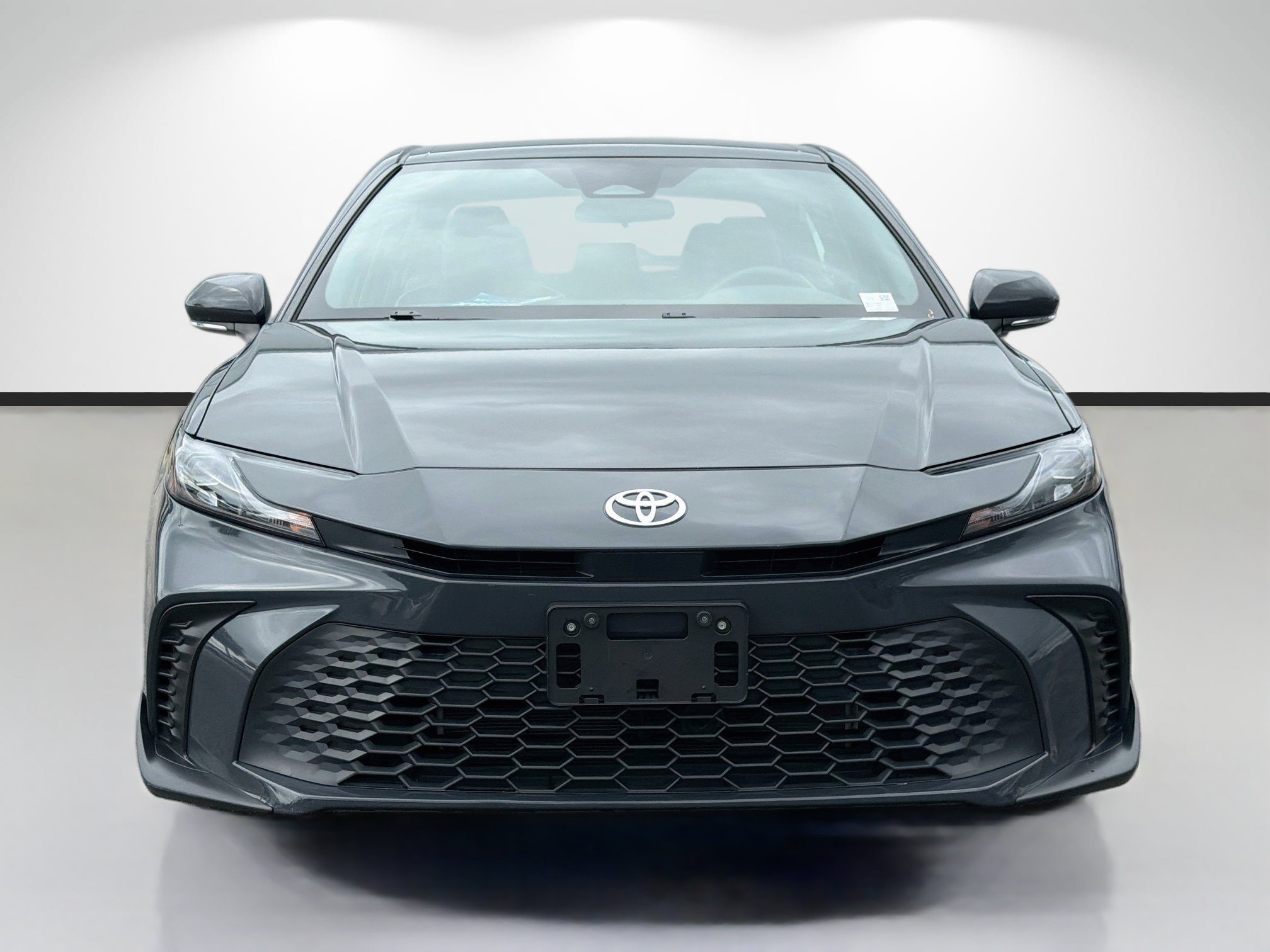Used 2025 Toyota Camry SE FWD image 8