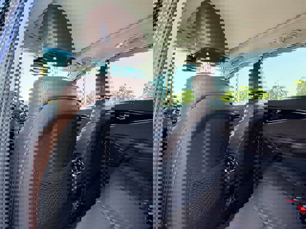 Used 2019 Kia Sorento SX w/ SX Touring Package image 16