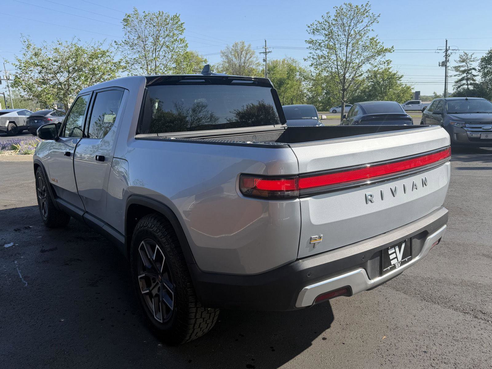 Used 2023 Rivian R1T Adventure image 5