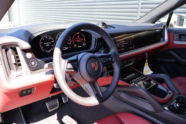 Used 2026 Porsche Cayenne S AWD/4WD image 4