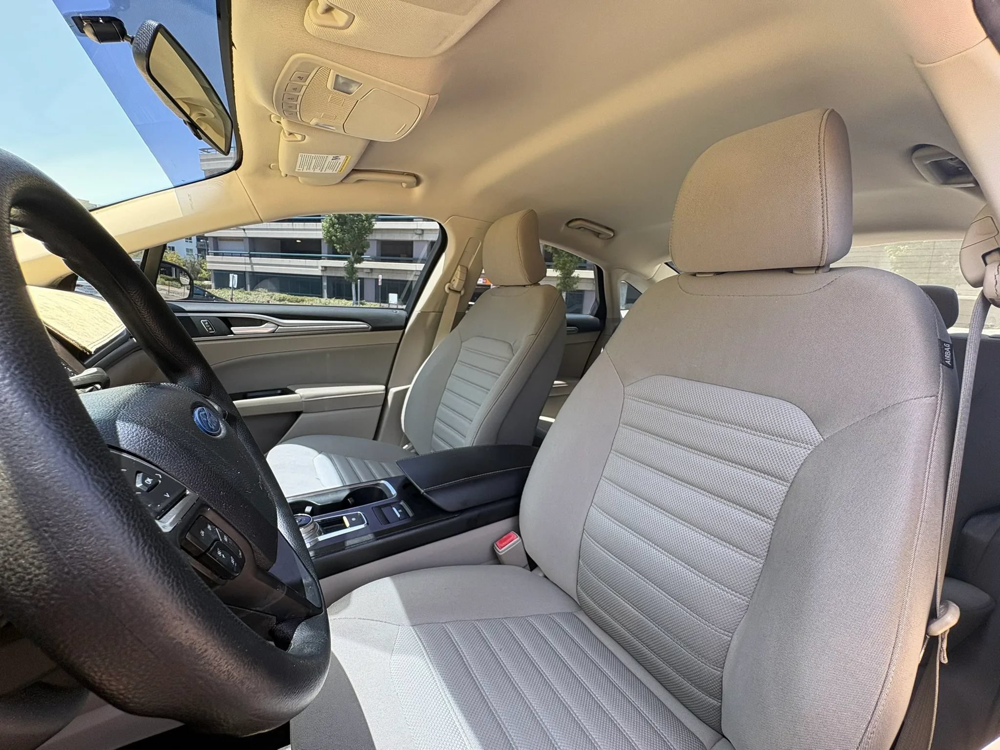 Used 2017 Ford Fusion SE FWD image 11