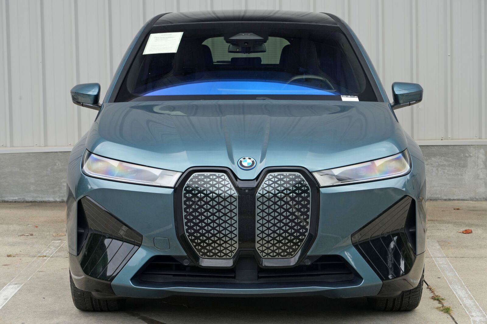 Used 2022 BMW iX xDrive50 w/ Sport Package AWD/4WD image 47