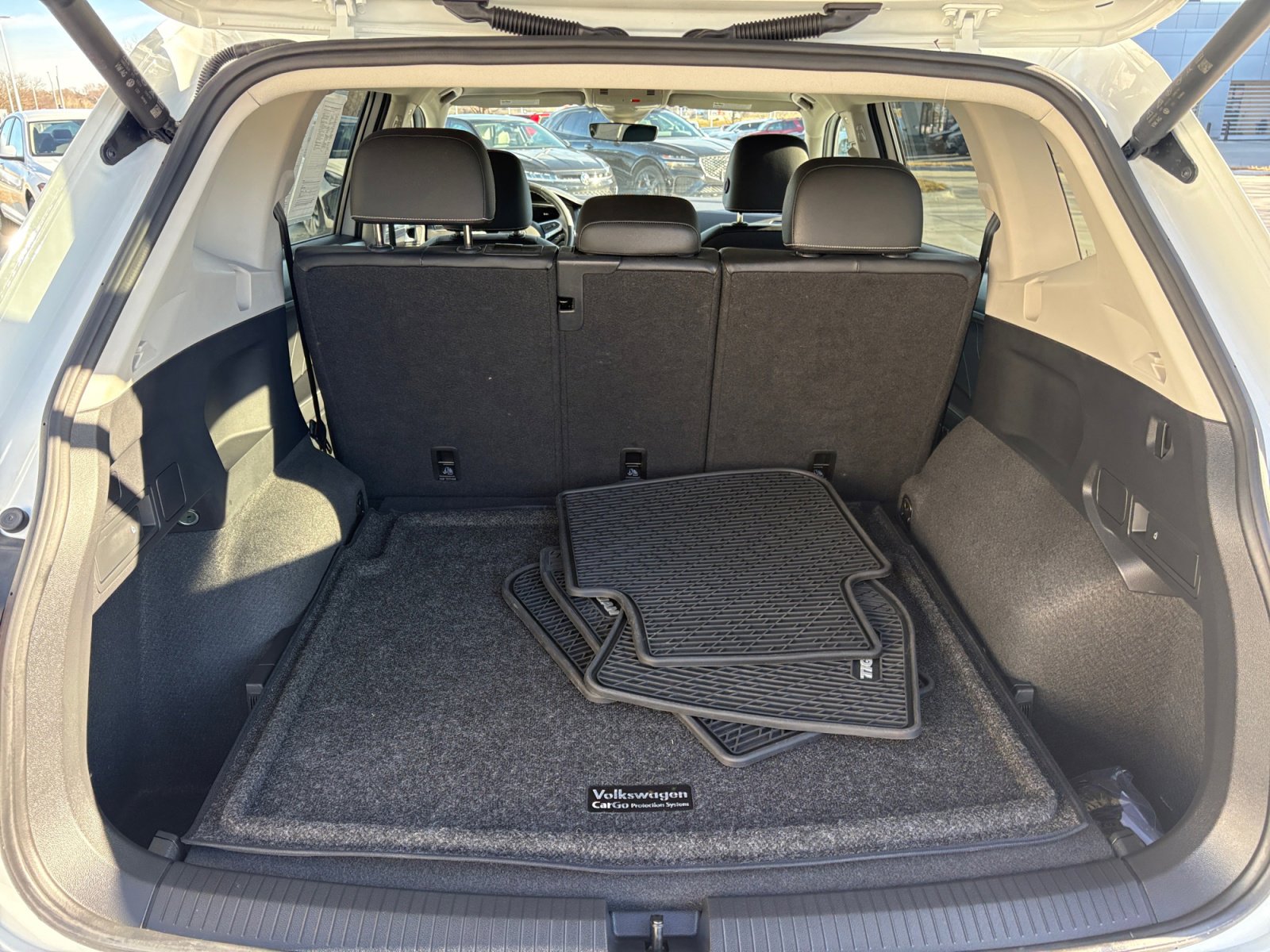 Certified 2024 Volkswagen Tiguan SE w/ Panoramic Sunroof Package image 11