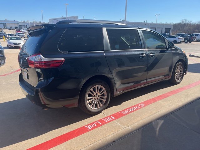 Used 2015 Toyota Sienna XLE image 5