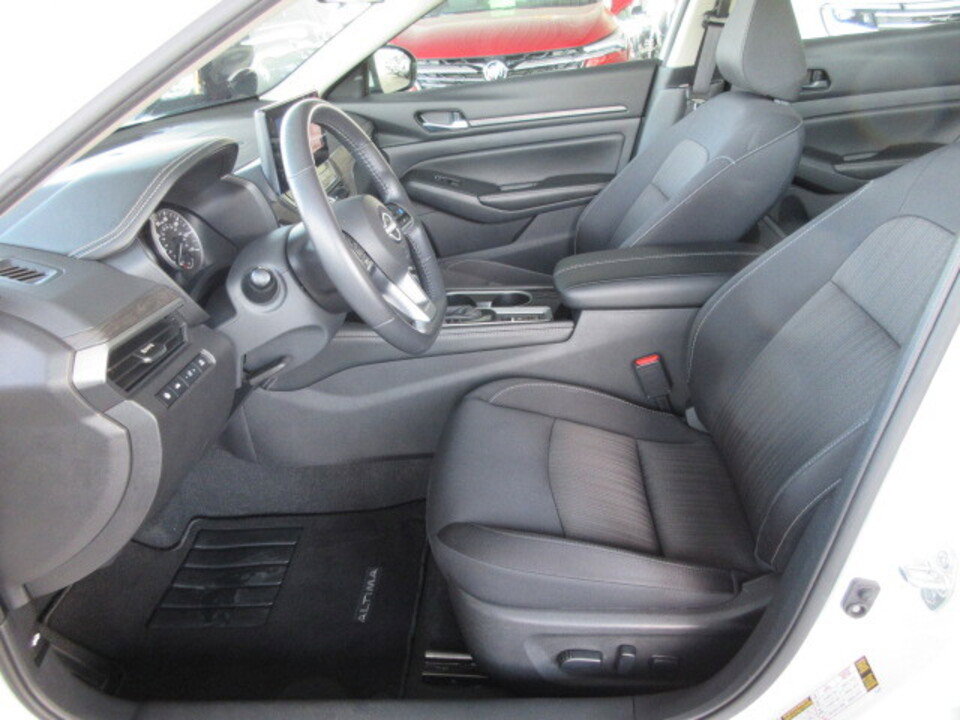 Used 2024 Nissan Altima 2.5 SV w/ SV Premium Package image 9