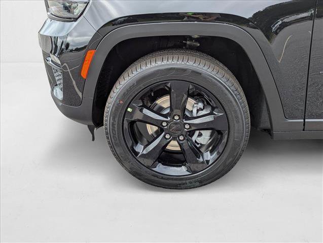 New 2025 Jeep Grand Cherokee Limited w/ Black Appearance Package image 11