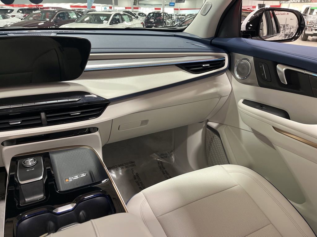 Used 2025 Buick Enclave Avenir w/ Super Cruise Package image 31