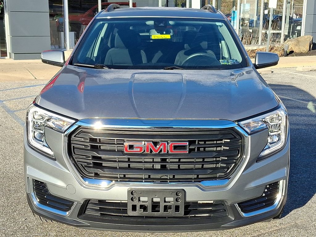 Used 2023 GMC Terrain SLE w/ Driver Convenience Package image 2