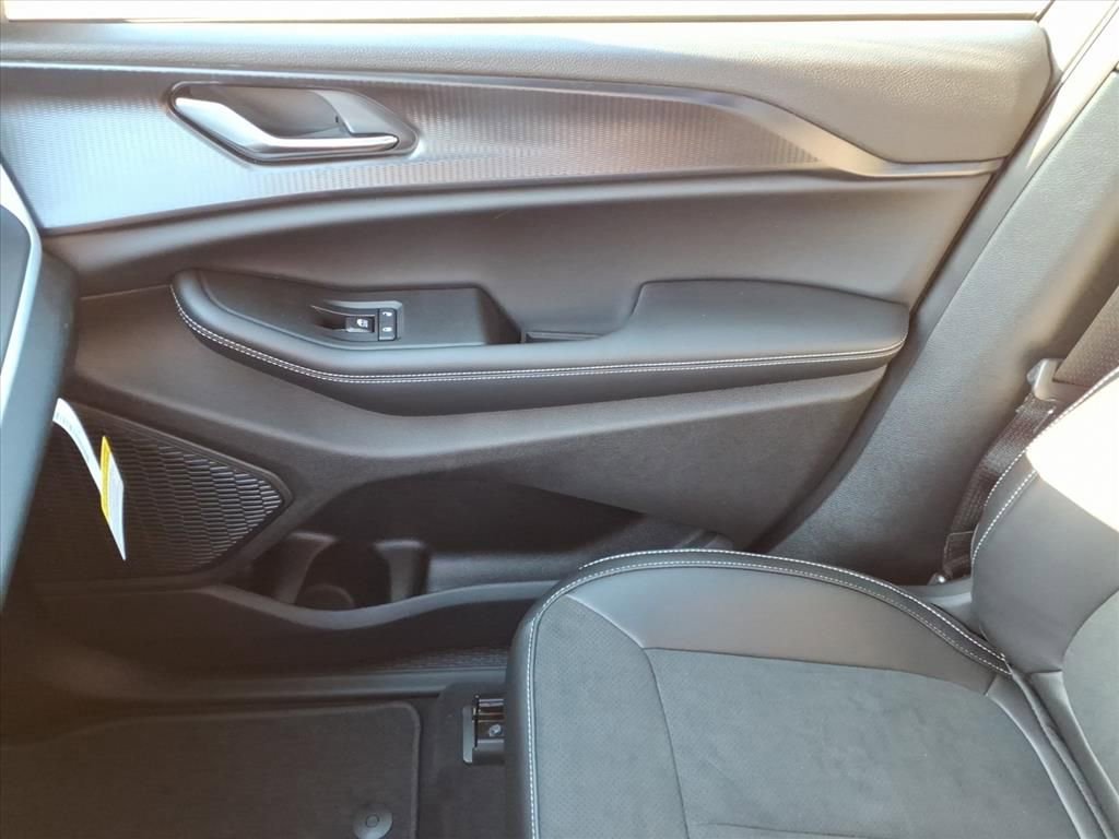 New 2025 Jeep Grand Cherokee L Altitude image 26