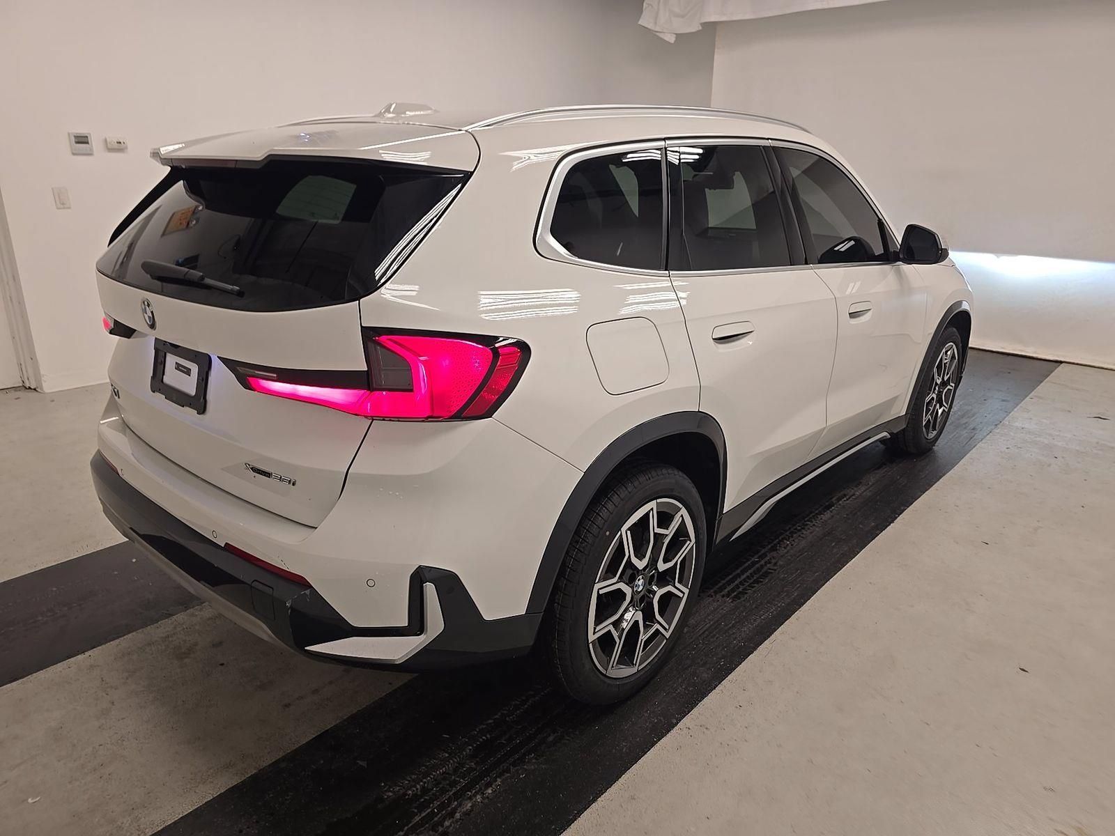 Used 2023 BMW X1 xDrive28i w/ Convenience Package AWD/4WD image 4