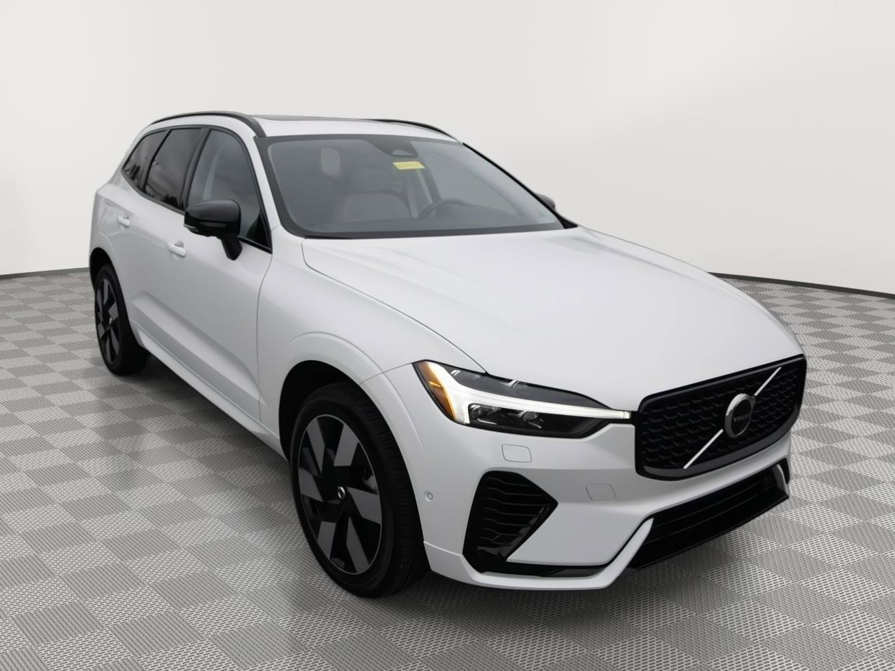 Used 2024 Volvo XC60 T8 Plus w/ Climate Package AWD/4WD image 3