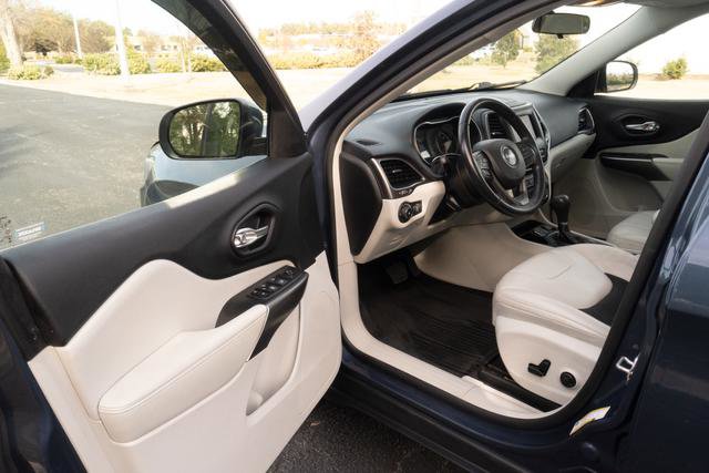 Used 2020 Jeep Cherokee Latitude Plus image 9