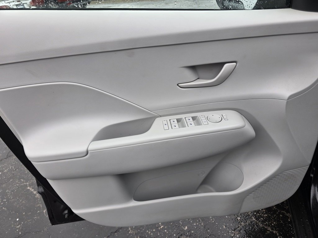 Used 2025 Hyundai Kona SEL image 15