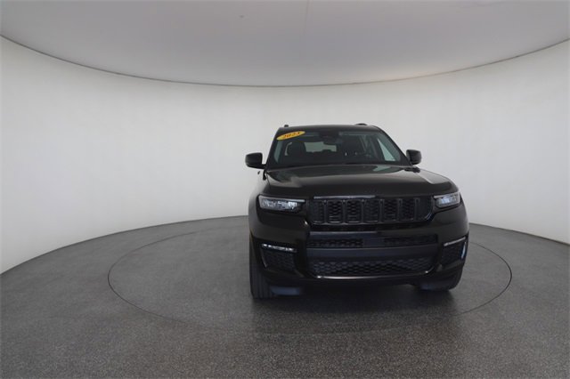 Used 2023 Jeep Grand Cherokee L Limited w/ Black Appearance Package image 31