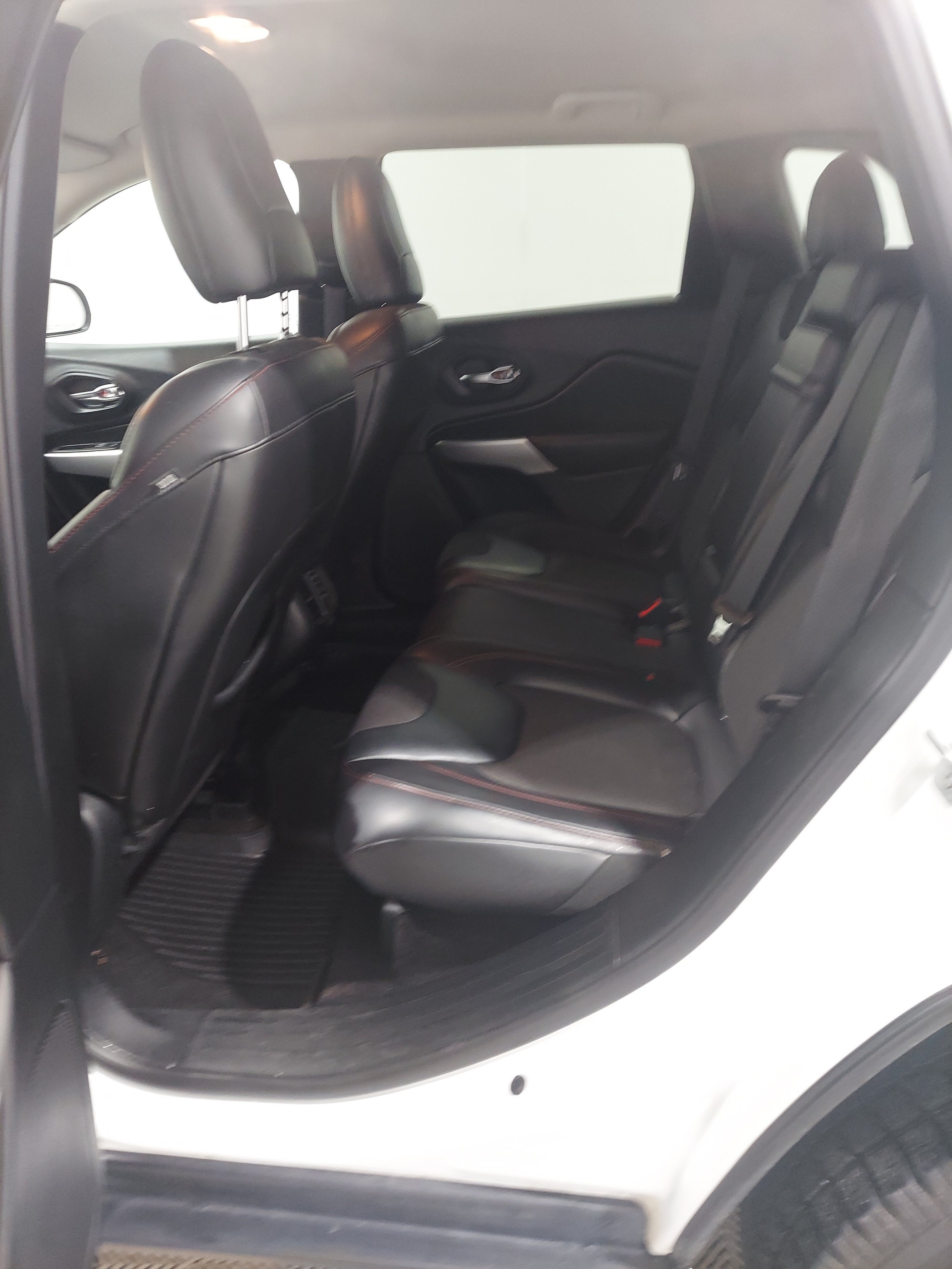 Used 2017 Jeep Cherokee Trailhawk w/ Cold Weather Group AWD/4WD image 14