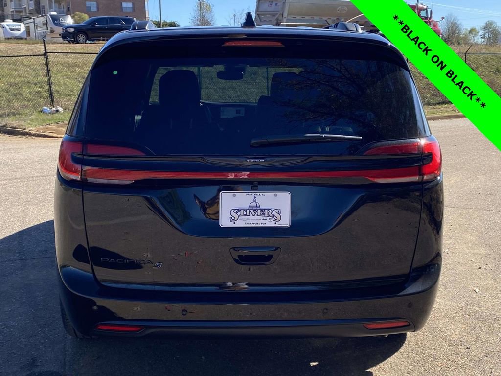 New 2026 Chrysler Pacifica Select w/ S Appearance Package image 6