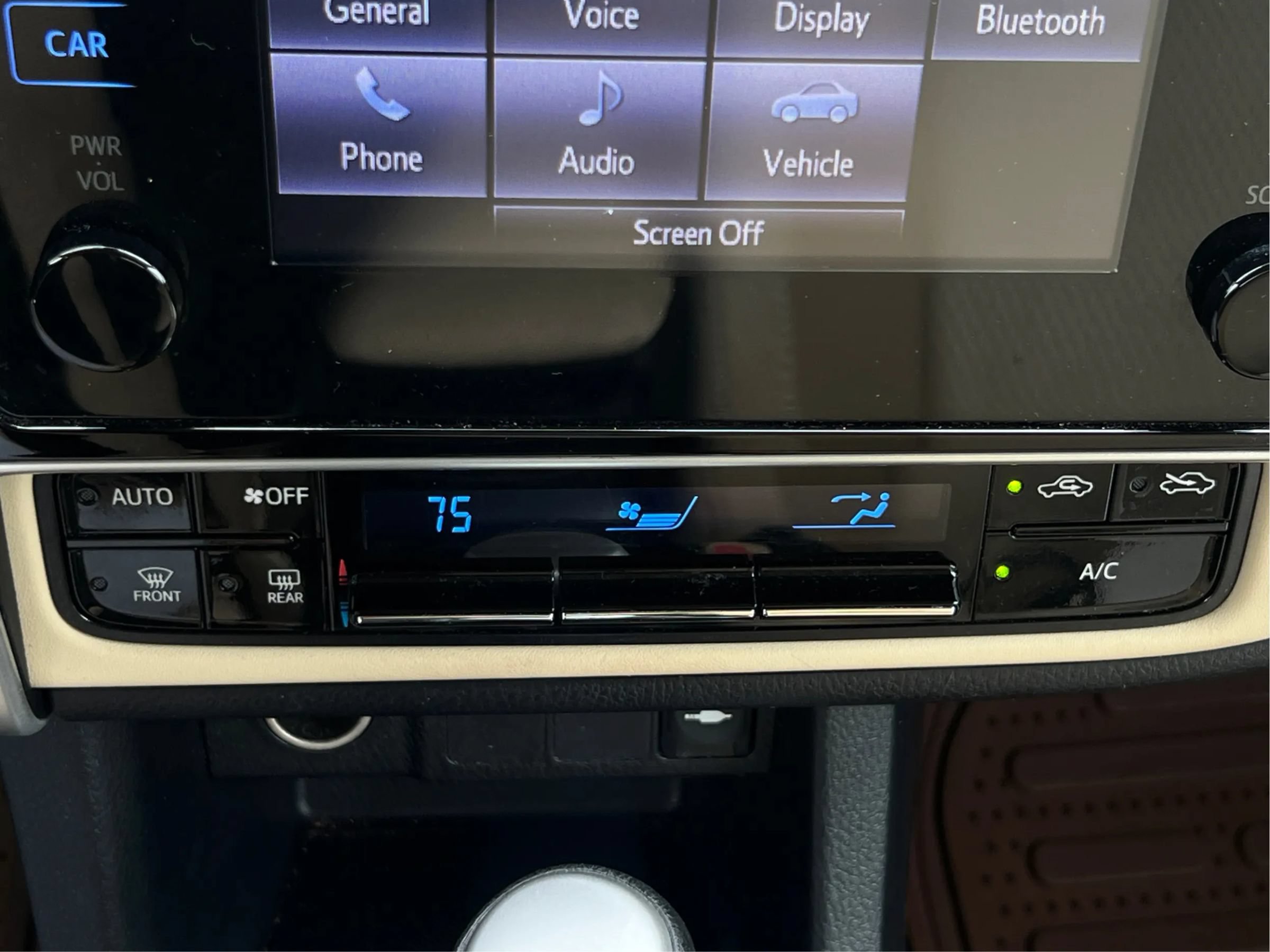 Used 2017 Toyota Corolla LE FWD image 33
