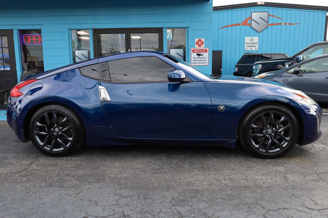 Used 2016 Nissan 370Z Coupe RWD image 5
