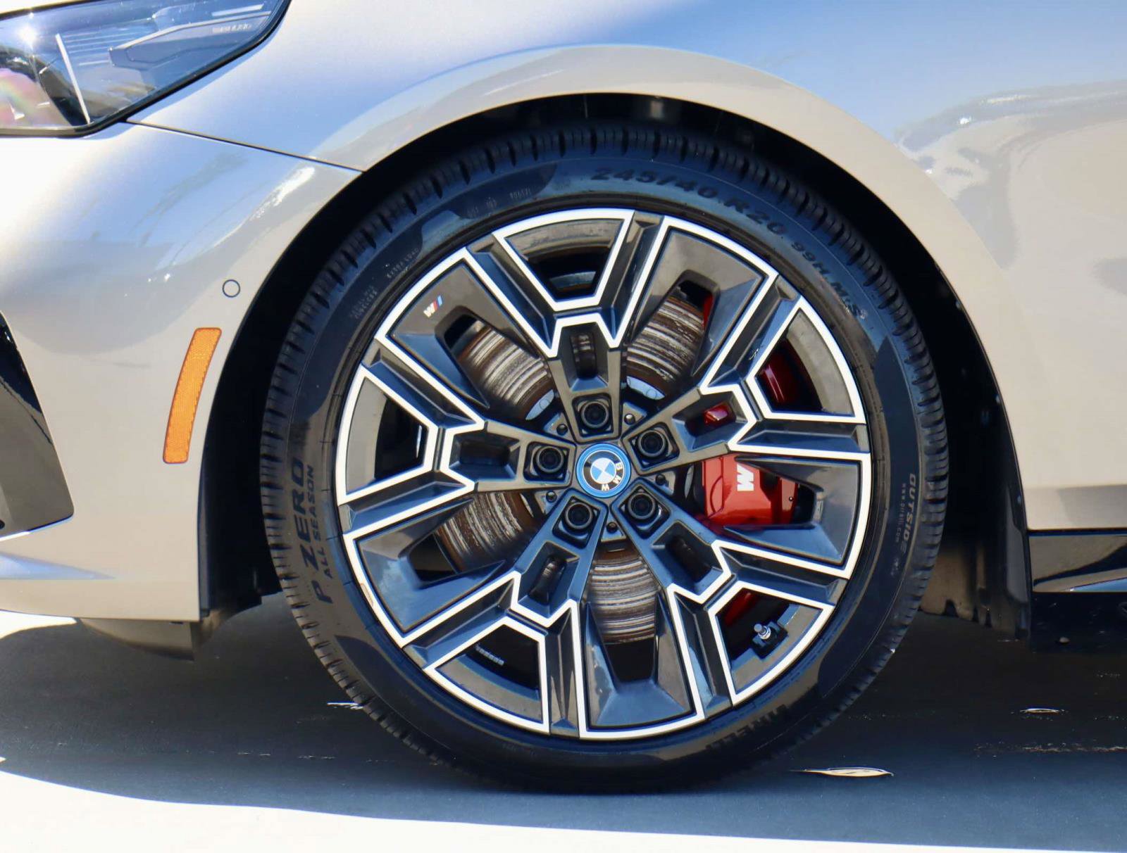 Used 2025 BMW i5 xDrive40 image 5