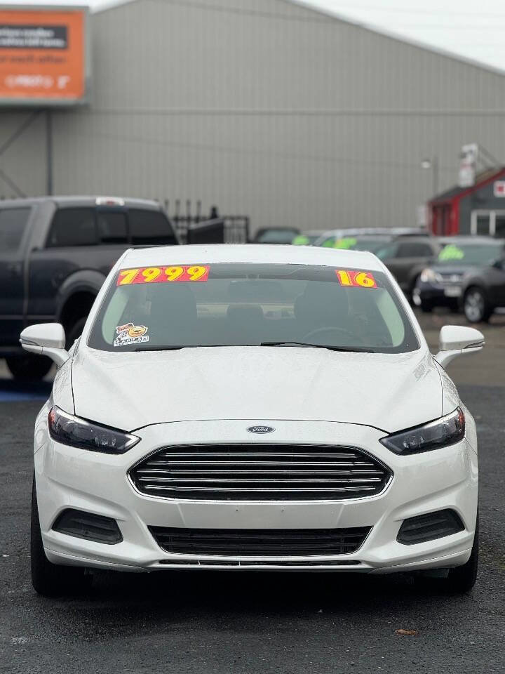 Used 2016 Ford Fusion SE image 2