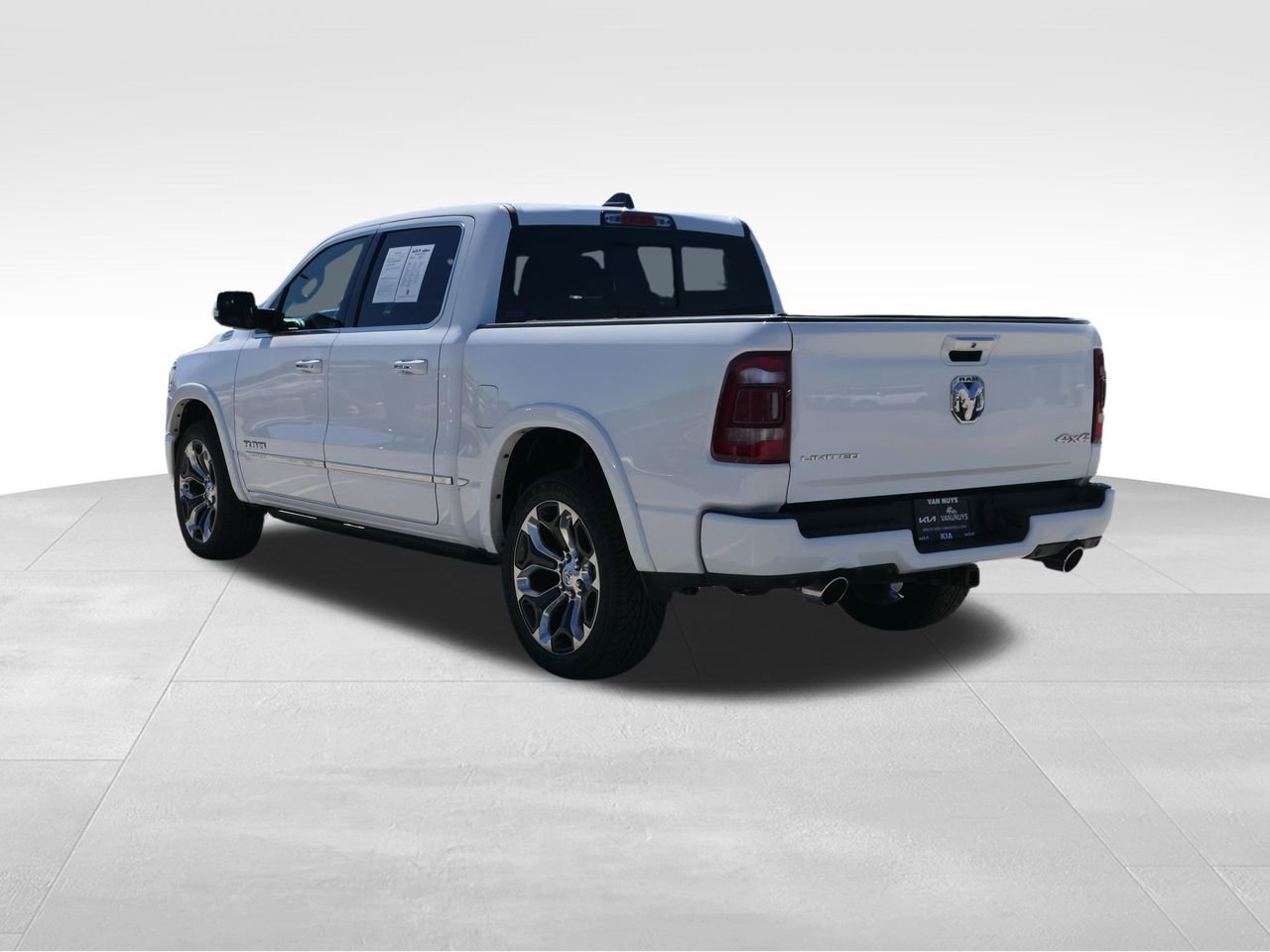 Used 2022 RAM 1500 Limited w/ Body Color Bumper Group image 7