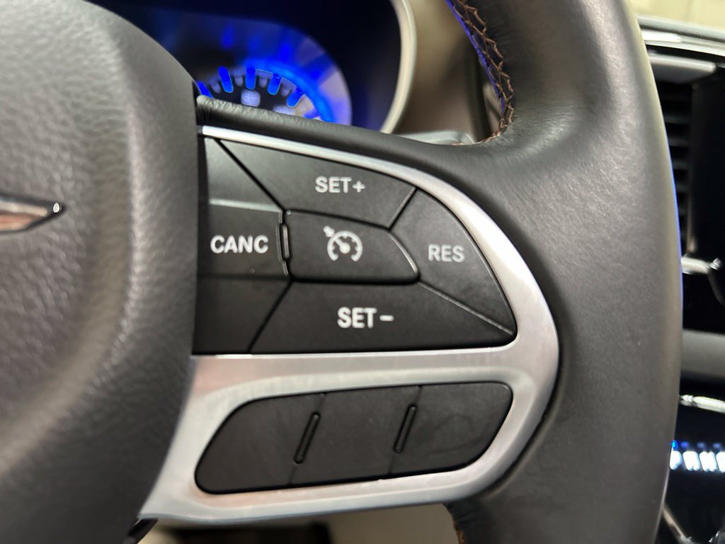 Used 2017 Chrysler Pacifica Touring-L FWD image 22