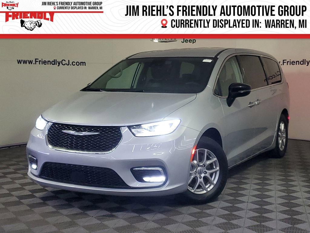 Used 2024 Chrysler Pacifica Touring-L image 1