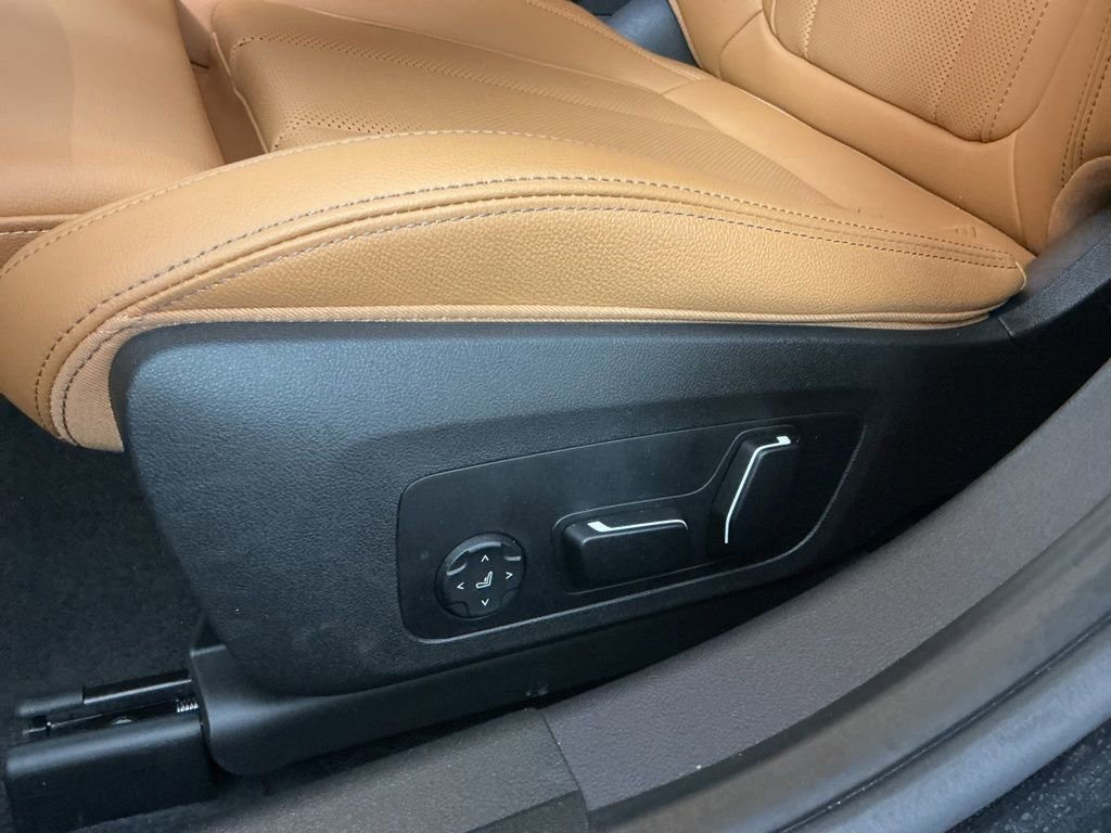 Certified 2025 BMW 330i Sedan w/ Premium Package RWD image 21