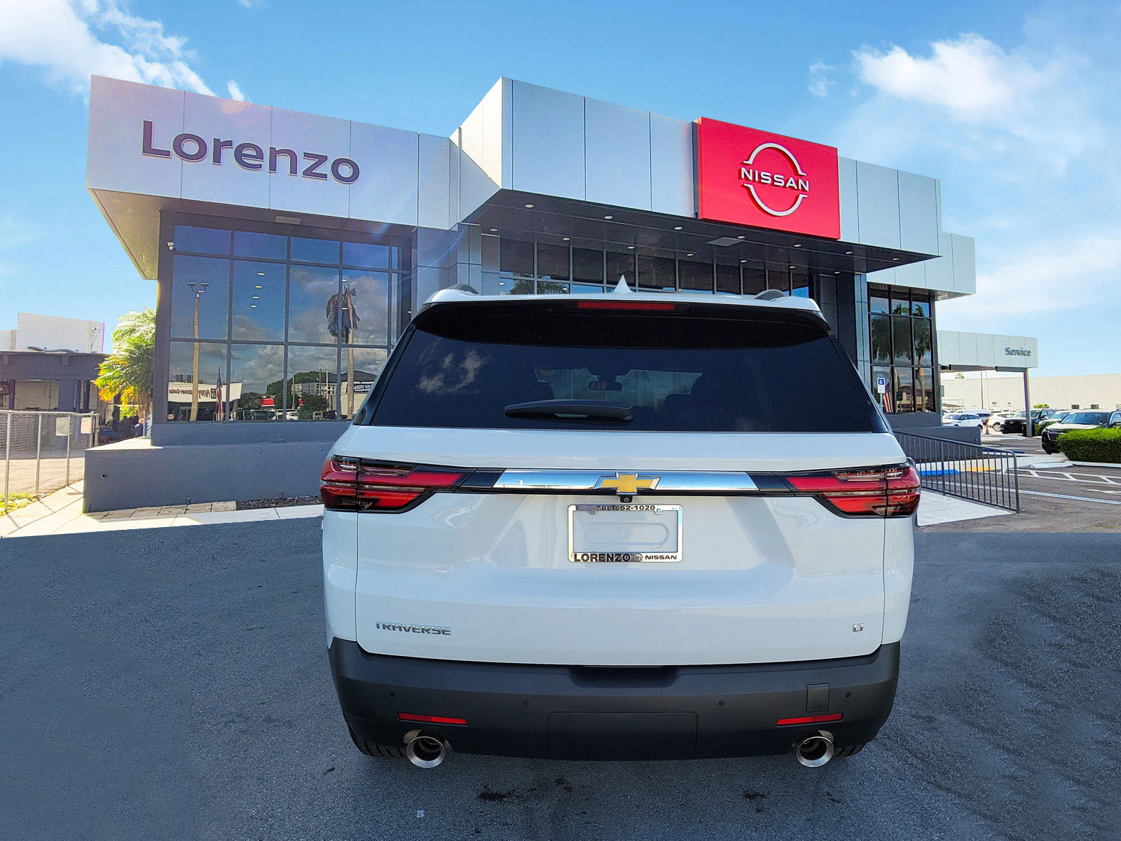 Used 2023 Chevrolet Traverse LT image 6