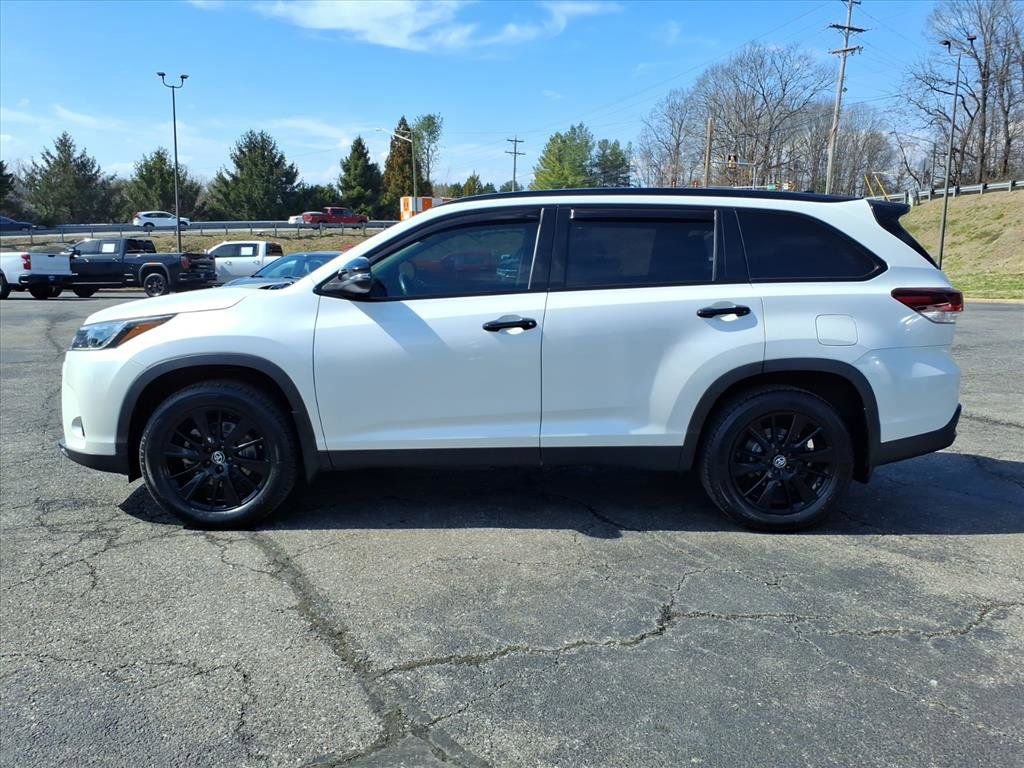 Used 2019 Toyota Highlander SE w/ Nightshade Edition image 6