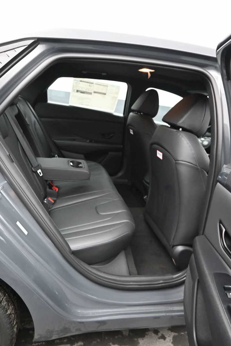 New 2026 Hyundai Elantra SEL Sport FWD image 12