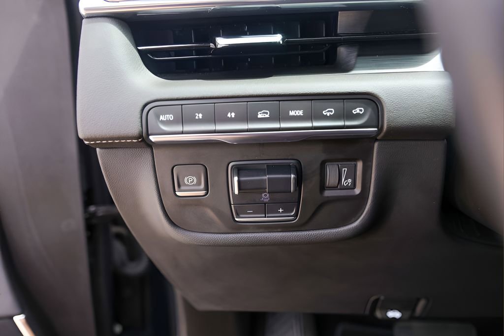 Used 2021 Cadillac Escalade Premium Luxury w/ Driver Assist Tech Package AWD/4WD image 16