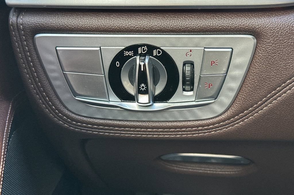 Used 2020 BMW 740i w/ M Sport Package RWD image 30