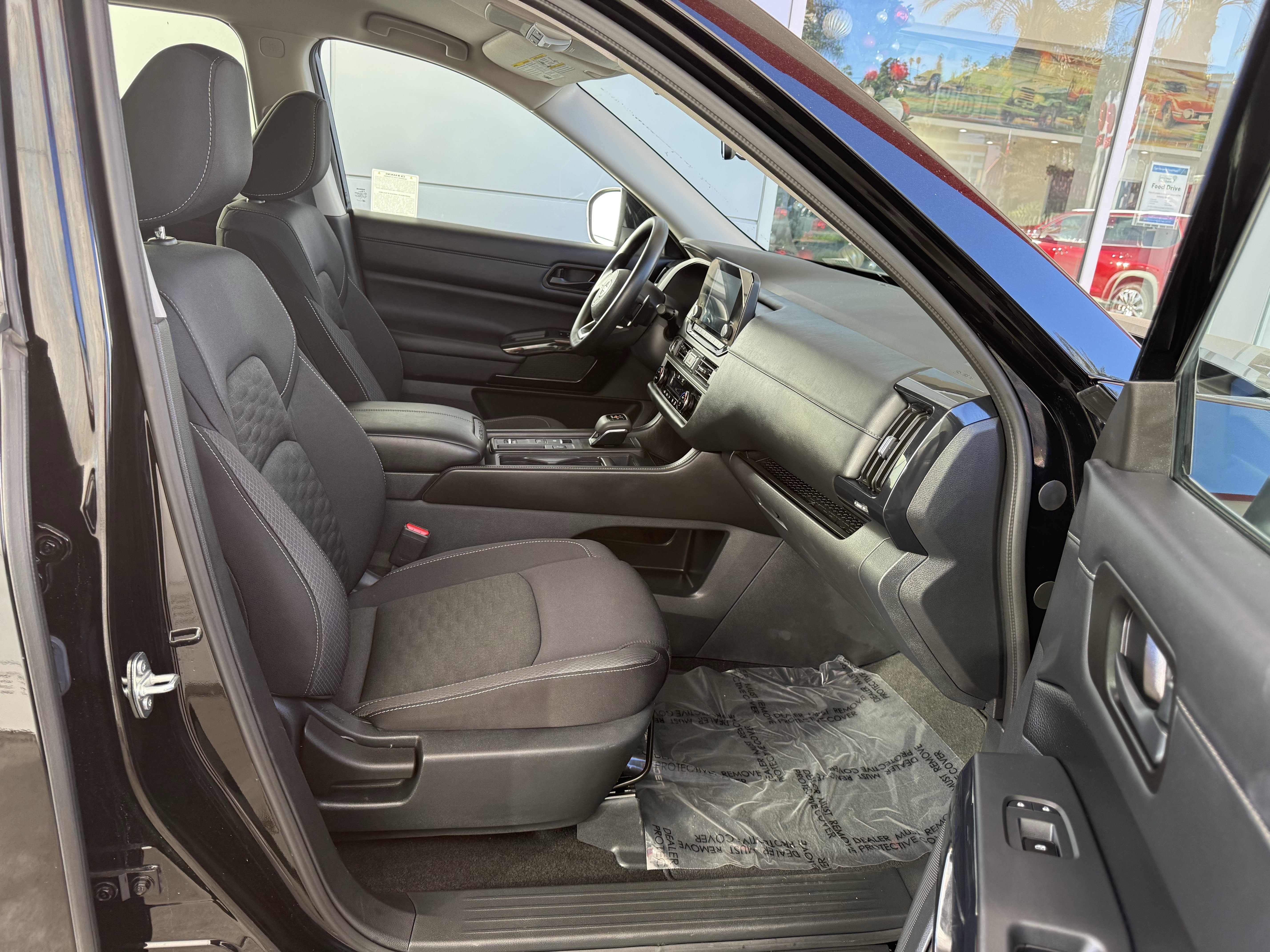 Used 2024 Nissan Pathfinder S image 21